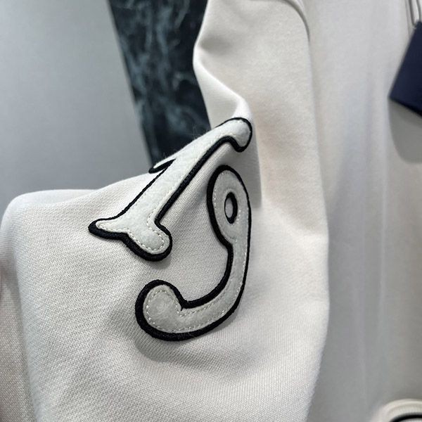 n級品 おすすめ プラダ パッチ付きコットンフリーススウェットシャツ pum85411